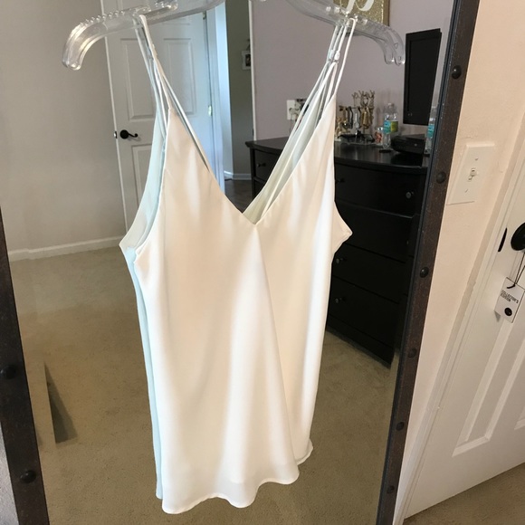 ❌SOLD❌ criss-cross double V tank top - Picture 5 of 7